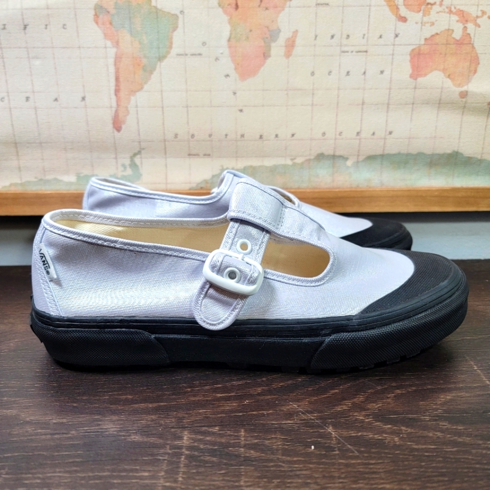 BRAND NEW Vans Style 93 Mary Jane in Metallic Silver Women's Size 8.0